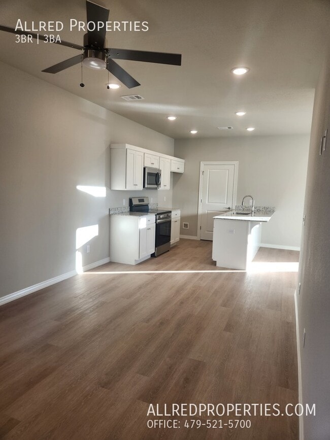 Building Photo - 1608 Casuarina Dr