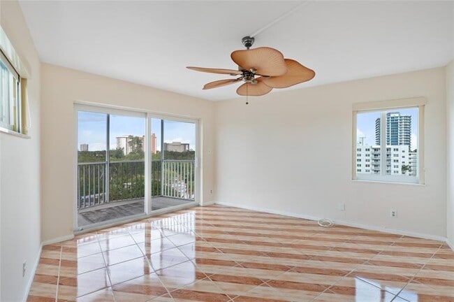 Building Photo - 720 Bayshore Dr