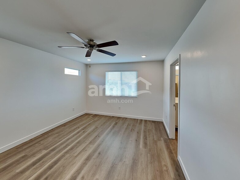 Building Photo - 9678 N Rancho Lozano