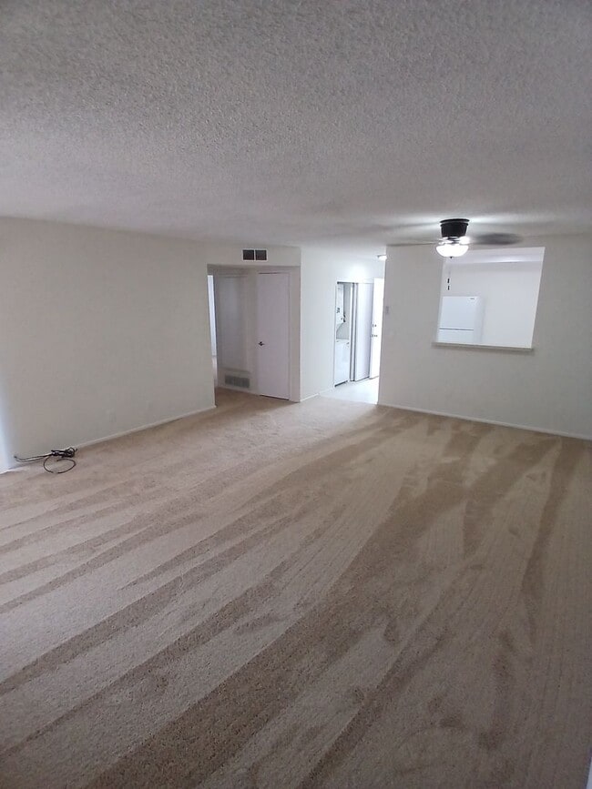 Building Photo - !!!!! Large 2BD Condo with parking in Alamitos !!!!