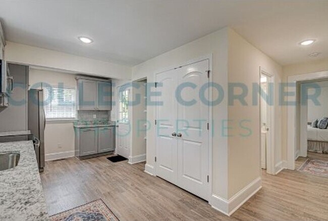 Building Photo - 127 Idlewilde Dr
