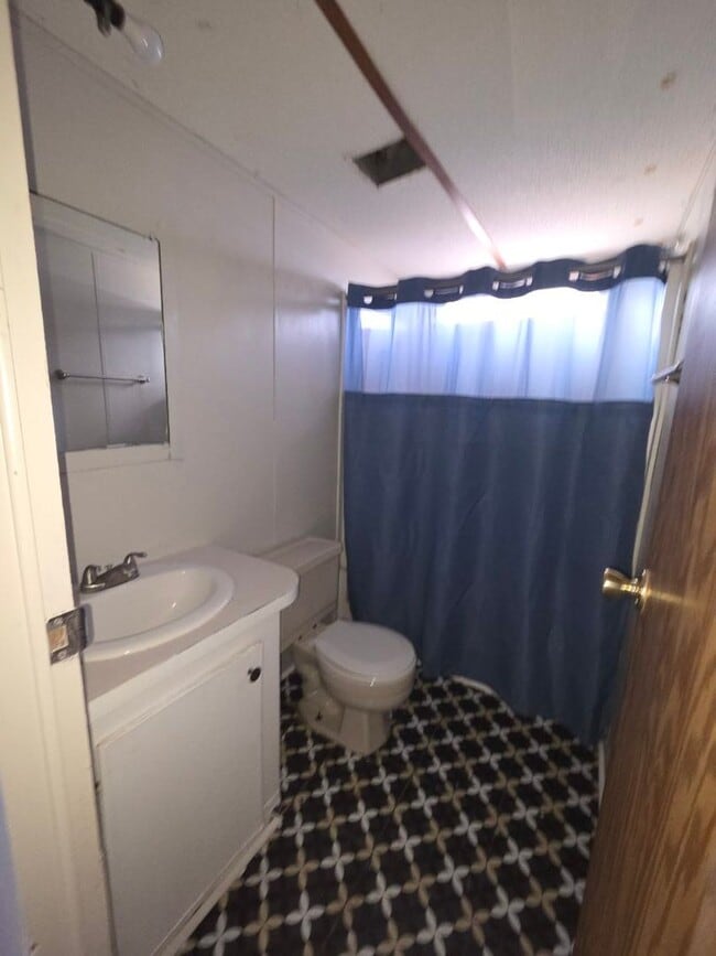 Building Photo - 614 Oakland Church Rd