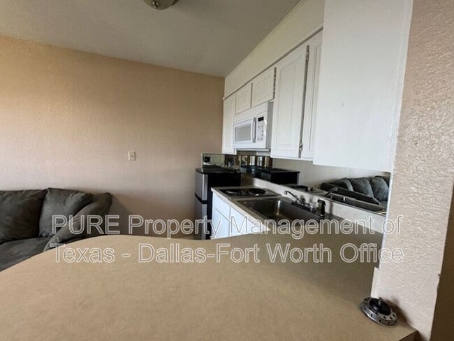 Building Photo - 6321 Kelly Dr