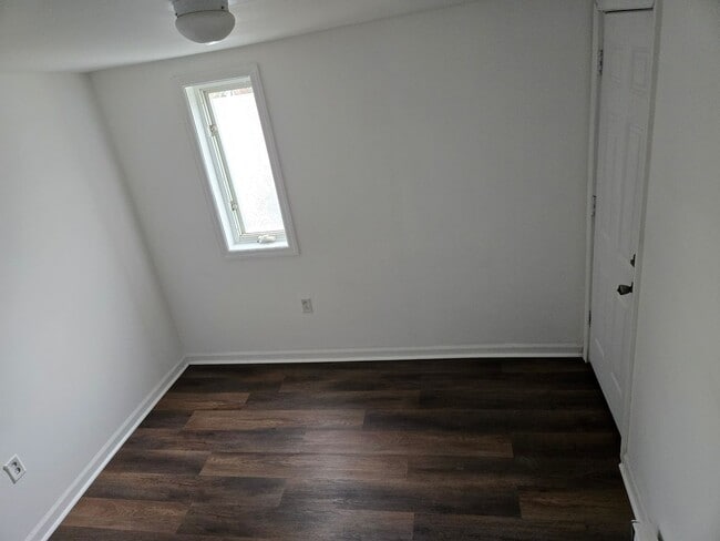 Building Photo - 3 Bedroom townhouse in Wilmington