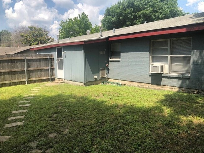 Building Photo - 7005 Guadalupe St