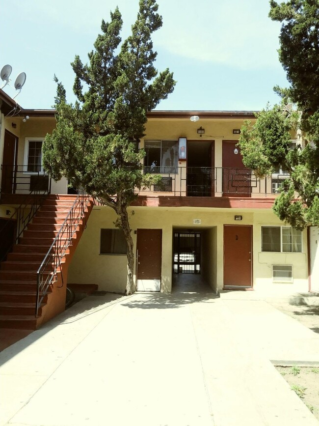 Primary Photo - 8815 Van Nuys Blvd