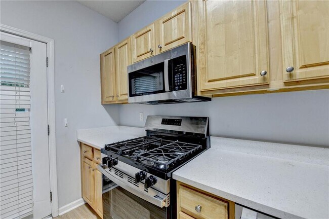 Building Photo - 229 Riverstone Commons Cir