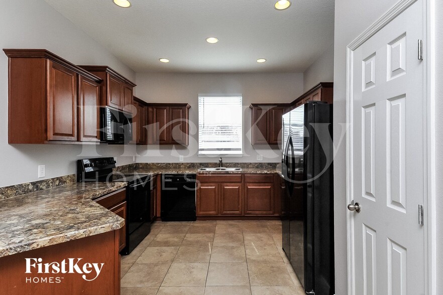 Building Photo - 5276 Krenson Woods Way