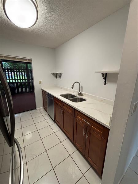 Building Photo - 6837 SW 39th Dr