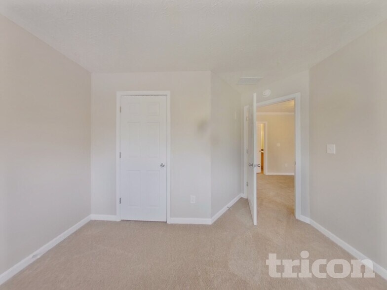 Building Photo - 315 Avonlea Dr