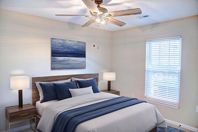 Building Photo - Waived app fees until Valentine’s Day! Check out this ??sweetheart?? of a deal!