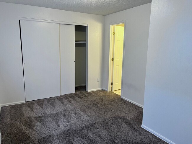 Building Photo - 139 W 45th St