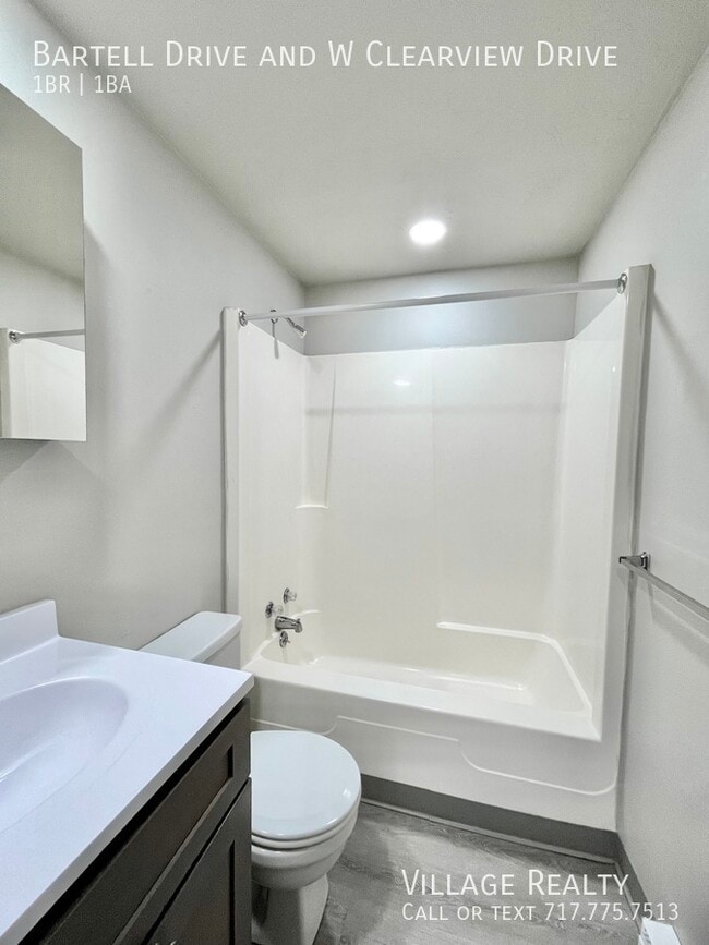 Building Photo - 51 W Clearview Dr