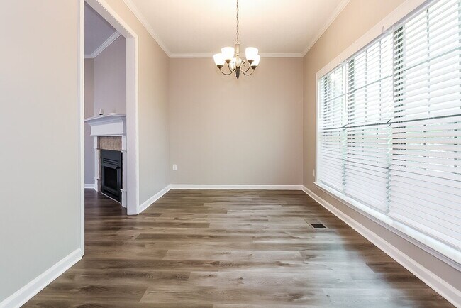 Building Photo - 6550 Hickory Crest Dr