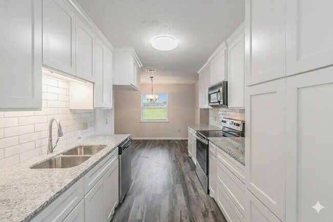 Building Photo - 6248 Trail Lake Dr