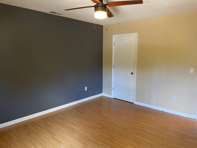 Building Photo - 1136 Longleaf Rd