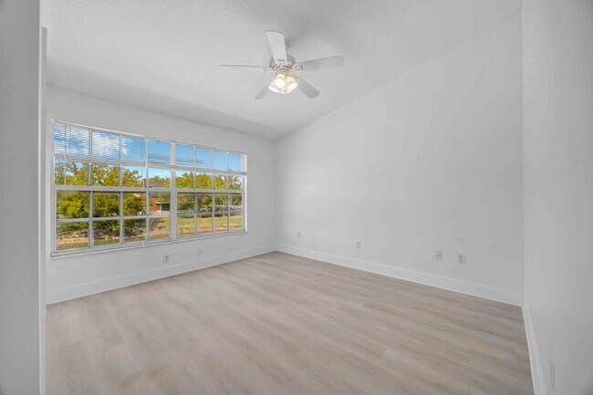 Building Photo - 727 Kensington Lake Cir