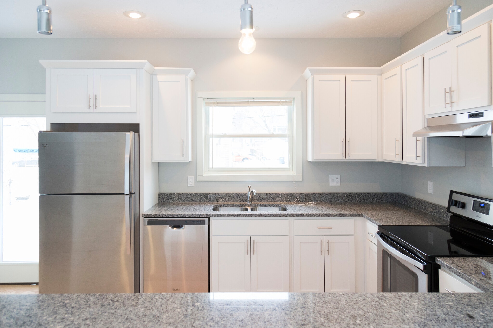 Kitchen - 341 Robey Pl SE