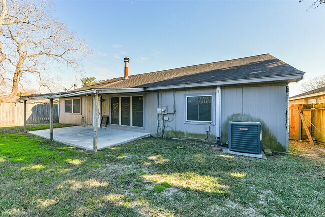 Building Photo - 2514 General Colony Dr