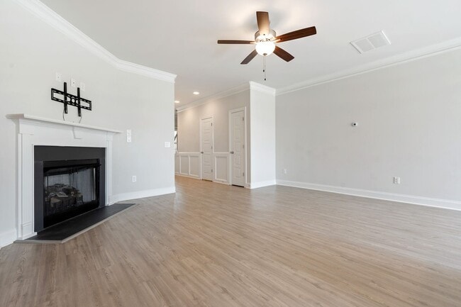Building Photo - Available NOW! 2BR/2.5BA Townhouse in Mebane