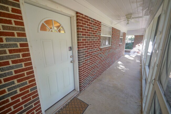 Building Photo - 1804 Skyland Dr