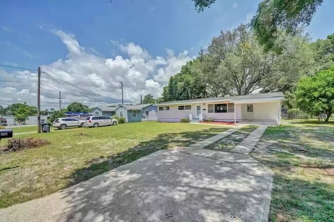 Building Photo - 360 Chicago Ave