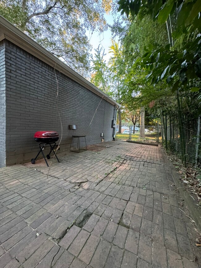 Building Photo - 3494 Maryvale Dr