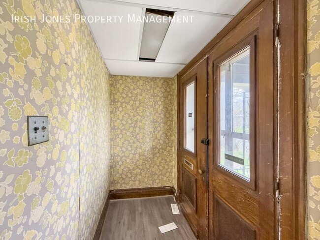 Building Photo - 270 Locust St