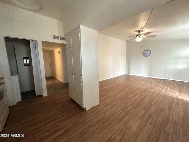 Building Photo - 10362 W Oakmont Dr