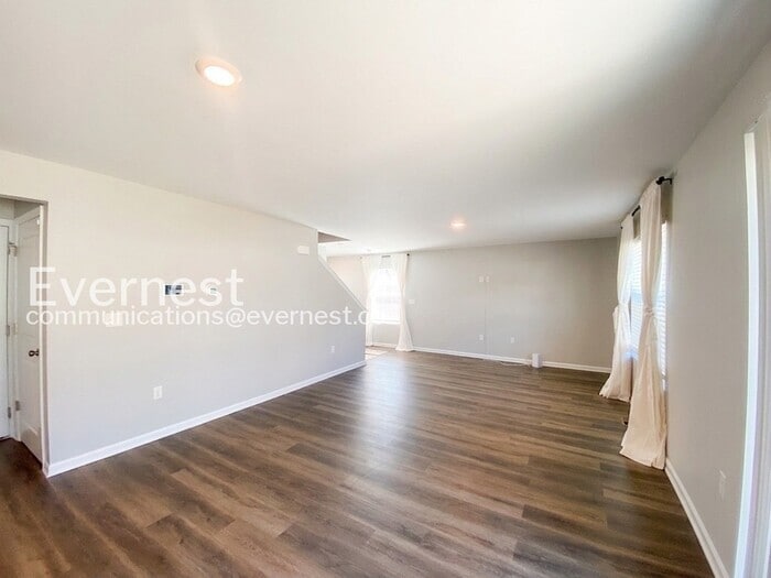 Building Photo - 21 Valiant Ct