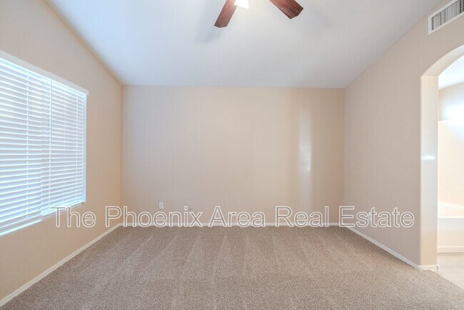Building Photo - 3095 E Merrill Ave
