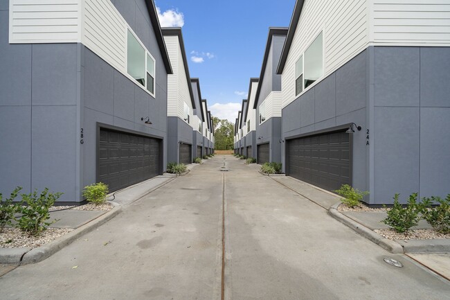 Building Photo - 28G Bucan St
