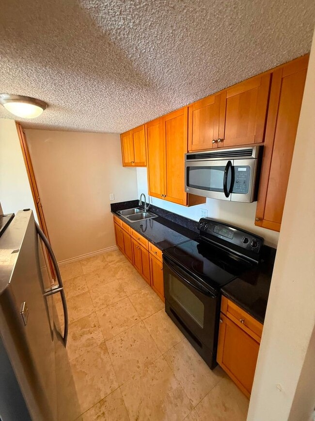 Building Photo - One Bedroom 1 Bath- Private Resort Complex Condo in Point Loma
