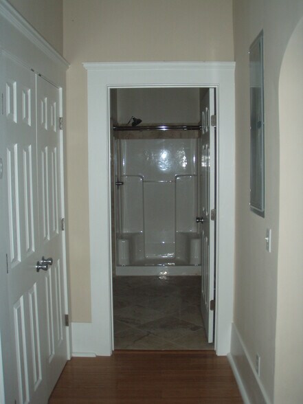 Building Photo - 302 W 40th St