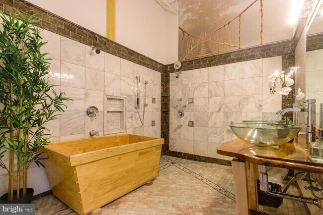 Building Photo - 2200 Arch St