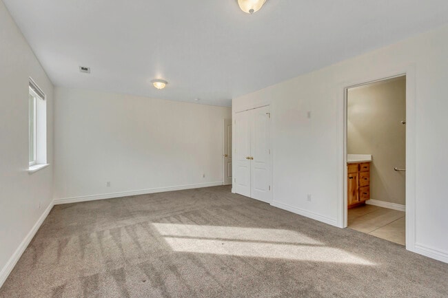 Building Photo - 692 E 180 N