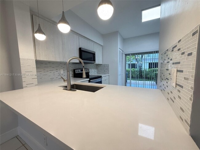 Building Photo - 16736 Hemingway Dr