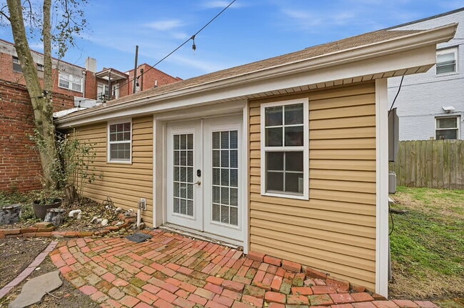 Building Photo - 831 Gates Ave