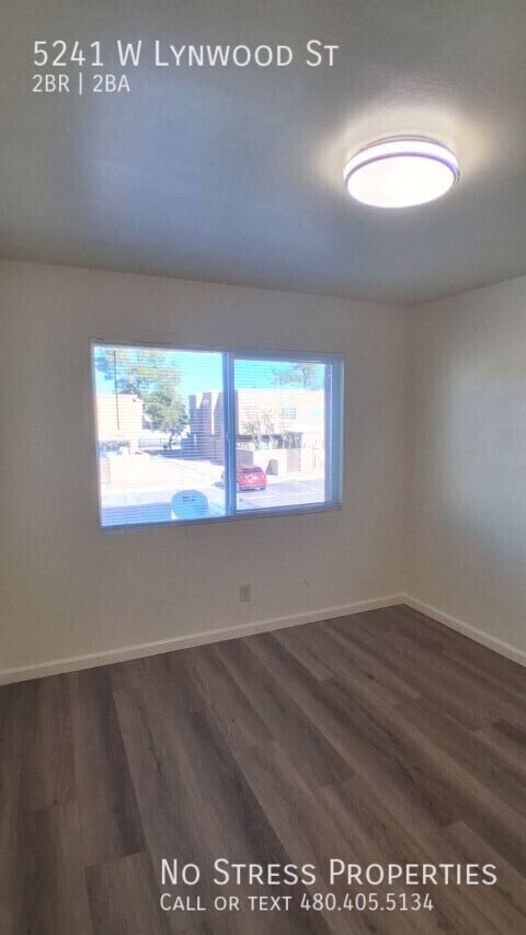 Building Photo - 5241 W Lynwood St