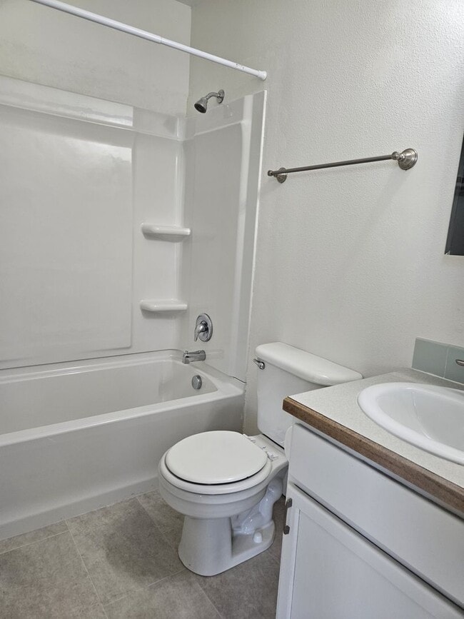 Building Photo - 3 bedroom home in Nampa