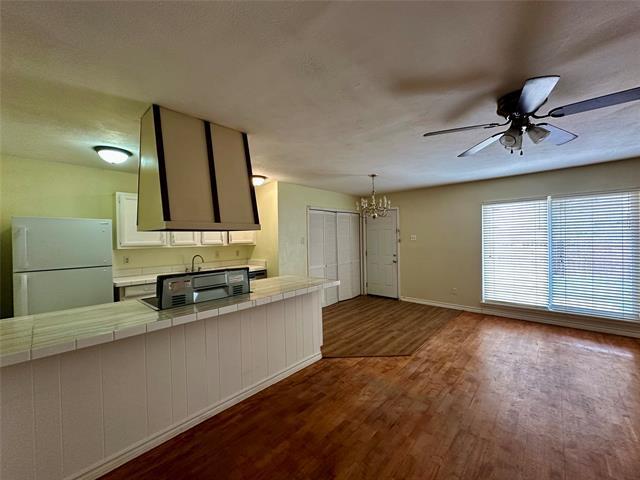 Building Photo - 570 Windsor Pl