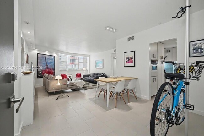 Building Photo - 3301 NE 5th Ave