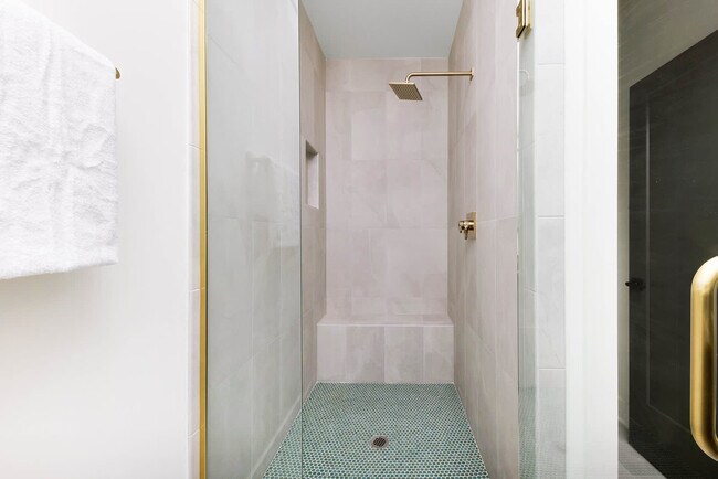 Building Photo - 761 Lynwood Ave