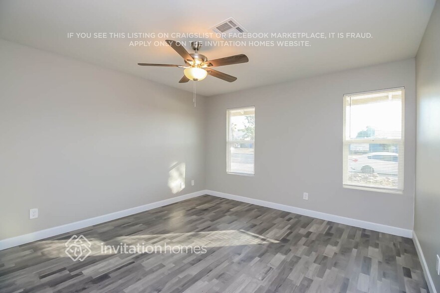 Building Photo - 3520 E Pueblo Ave