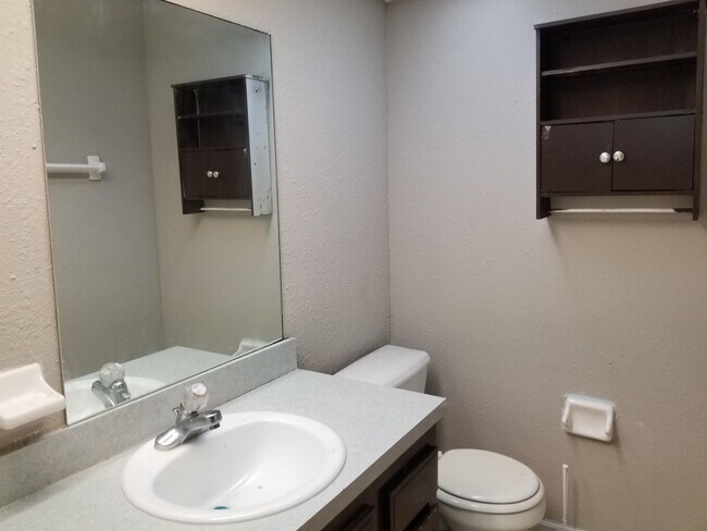 Building Photo - 10660 Northwyck Dr