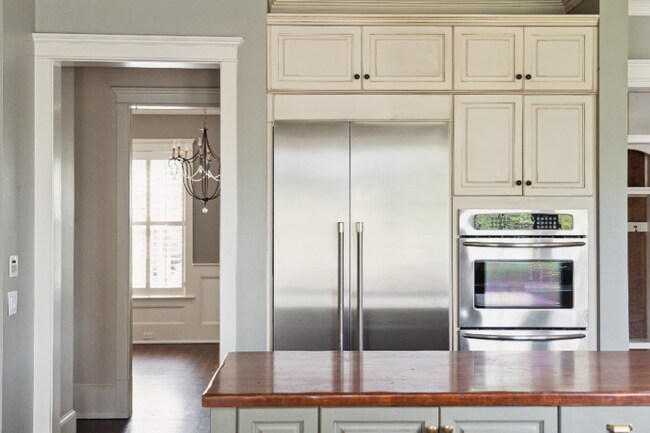 Building Photo - 6BD/5BA Custom Home for Lease in Daniel Island Park