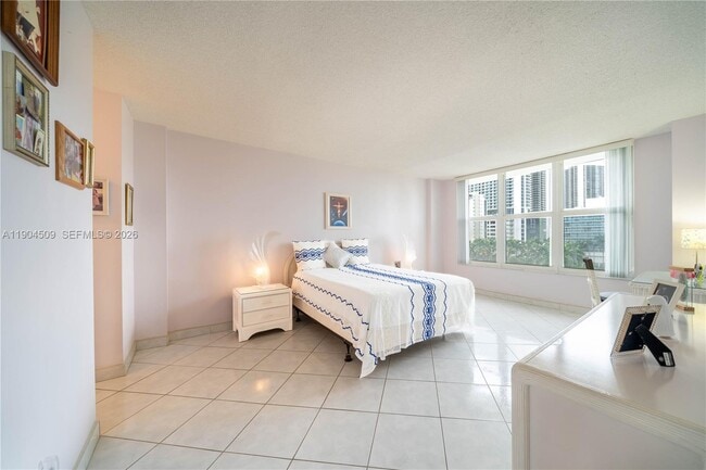 Building Photo - 3800 S Ocean Dr
