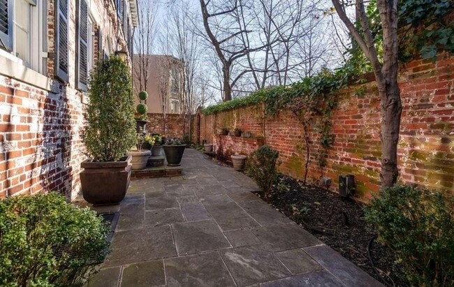 Building Photo - Georgetown East Village Perfection with PA...