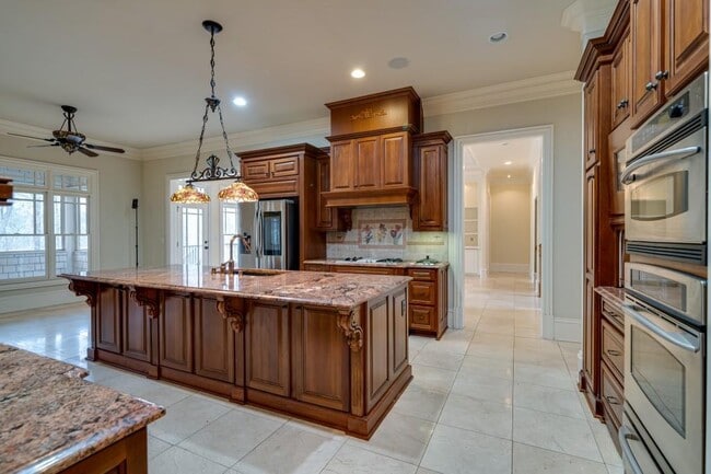 Building Photo - 6213 Arnall Ct