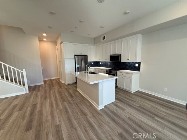 Building Photo - 995 Poppy Ct
